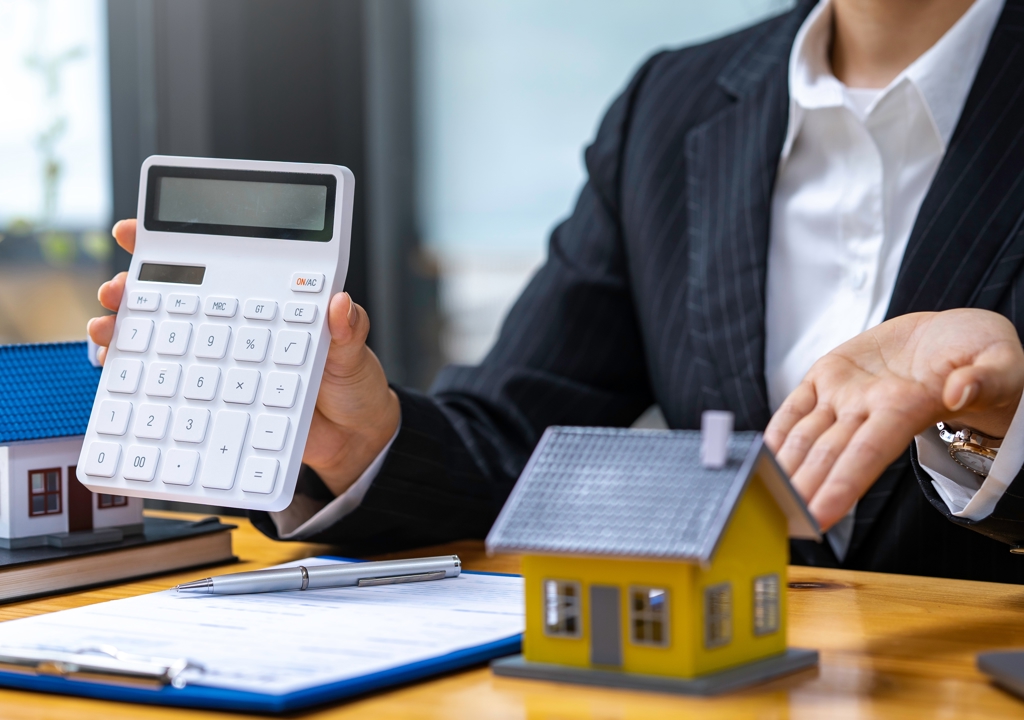 Shutterstock 2152327037